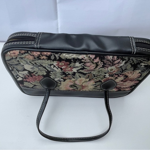 Nelson Regency Deluxe Bible Cover with Pink Floral Design - Picture 7 of 16